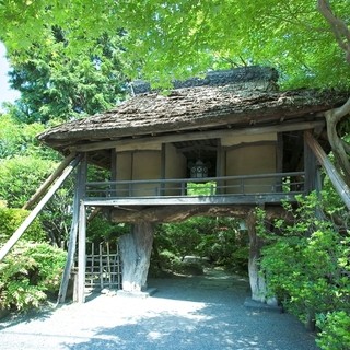 Kigyu gate and garden