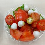 Hanamaru Kicchin - はトマトとモッツァレラチーズのカプレーゼ風 ♪