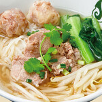 Kuy Tiao Moo (Thai-style soup noodles topped with chicken)