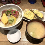 魚屋のマグロ食堂 オートロキッチン - 希少部位 鮪ほほ肉漬け炙り丼とかきネギマヨ焼