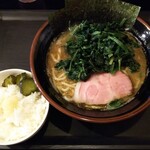 Yogoya - 豚骨醤油＋ほうれん草 750＋100円（ライスはセルフで無料）