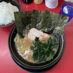 172424029 - 背脂ラーメン¥850  ライス（大盛りサービス）¥100