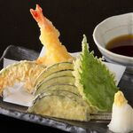 Large shrimp and vegetable tempura platter with three kinds and two pieces