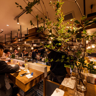 A space where you can feel a live performance from the U-shaped counter surrounding the kitchen.