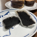 仙台屋菓子本舗 - 胡麻大福（中には胡麻がたっぷり）