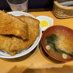 とんかつ太郎 - カツ丼 わかめのお味噌汁
