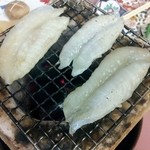 松もと - 焼きふぐ。味付けしてあるので両面焼いたらそのままいただきます。旨い。