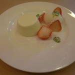 レストラン　エスカリエ - ココナッツのブラマンジェとライチシャーベット