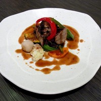 創作料理と京野菜のびすとろ キザノ - オーストラリア産仔羊の煮込み・赤ワインと京味噌のソース
                