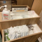 スーパーホテル - エレベーター前のアメニティ