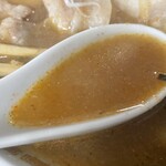 東京庵 - 『辛豚中華レベル4(辛さMAX)』のスープ