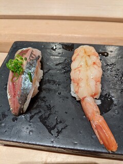 Tsukiji Sushisei - アジ・赤海老