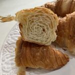 パン・プティ - やっぱりこのクロワッサン美味しい。のびーとなって、ミシミシで、奥からじんわりバター！うーん、美味しい！好き！◎。