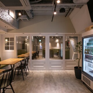 貸切・半貸切をお洒落な空間で。プロジェクター/マイクあり◎