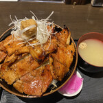 炭焼 豚丼 小豚家 - 