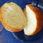 ジュンブレンドキッチン - サラダプレートのパン