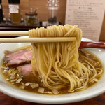三馬路 東京店 - 菅野製麺所の中細麺。