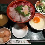 はなの舞 - 海鮮丼、生玉子追加　800円