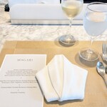 La Brianza - この日のメニューリーフレットとテーブルセッティング。こういったメニューのついたイベントにこちらで参加するのは初めてです。とってもワクワク楽しみに指折り数えて過ごしていました。