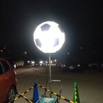 ベスト電器スタジアム - 駐車場の照明は…サッカーボールです。