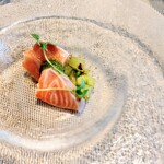 La Brianza - キングサーモンりんごナッツパクチーのオイル。サーモンとりんごとパクチーの組み合わせオシャレですね〜ほんと。りんごが爽やかでナッツの歯ざわりも楽しくて、とても美味しかった～☆