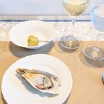 La Brianza - 大黒神島生牡蠣苺ピクルスライチジュレ。すごく大振りサイズの生牡蠣、一口でなくなるのも名残惜しくて切って二口にするのはもったいなくて、、でも結局ひと口でいただいちゃった美味しかった～(^^)