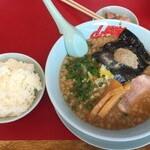 Ra-Men Yamaokaya - ラーメン食って白メシ食わずってのは〜〜〜
                        
                        『仏作って魂入れず』
                        
                        
                        入魂！！！
                        
                        
                        ではいただきましょう。
                        
                        
                        いざ！！！
                        
                        
                        
                        