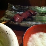 Occhanno Daidokoro - レバー串焼き。
                        魚も、焼き鳥も良質です。