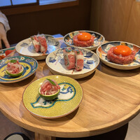 焼肉 きたん 法善寺 - 前菜3種　イチボのユッケ、スダチ肉、トロたく巻き