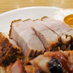 KAM'S ROAST - Crispy Roast Pork／脆皮腩仔