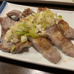 金町製麺 - 豚ロースのネギ塩焼き