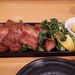 沖縄料理・島酒場 がらくた - くんちゃまベーコンの炙り焼き