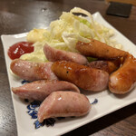 金町製麺 - 粗挽きソーセージの2種盛り