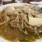 ラーメン大学 - 肉味噌ラーメン　バター＋味玉トッピング