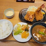 しまかぜ食堂 - タルタルたっぷり海老フライ定食豚汁小盛　1848円