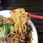 龍麺亭 - 醤油ラーメン　麵アップ