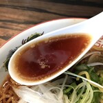 龍麺亭 - 醤油ラーメン　スープアップ