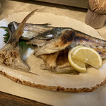 魚立呑み　いそかわ - しまあじカマ塩焼き　380円