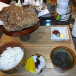 早稲田 モンスターズ キッチン - 豪快フライドチキン定食