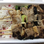 ハセガワストア - やきとり弁当（中）期間限定 梅ごはん＋レバー1本