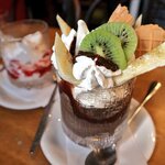 ヴァンヴェール珈琲 - チョコパフェ(500円)