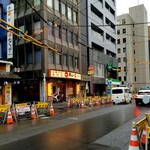 天下一品 - 店前の道、工事中。