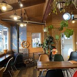 ブーコ カフェ - 木を基調とした落ち着く空間