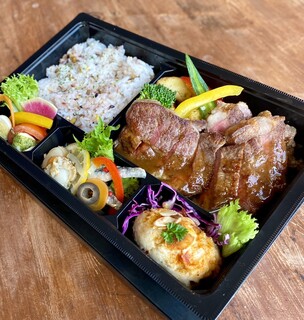 ビストロ ソウボウ - ステーキ弁当2450円