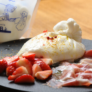 "Burrata cheese" delivered directly from a famous pizza restaurant in Kamakura