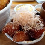 鮪匠 とろや - まぐろ小鉢のアップ