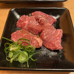 Yakiniku No Mampuku Ishiyama Ouendan - ハラミひとくちステーキ 380円