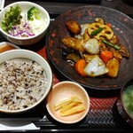 大戸屋 - すけそう鱈と野菜の黒酢あん定食（おかず増量）¥1020