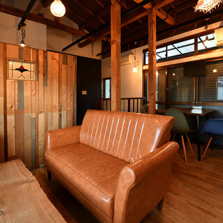 An old folk house where you can relax. A relaxing space surrounded by the warmth of wood