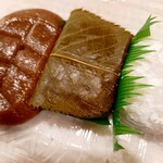 山内菓子店 - 桜餅 95円